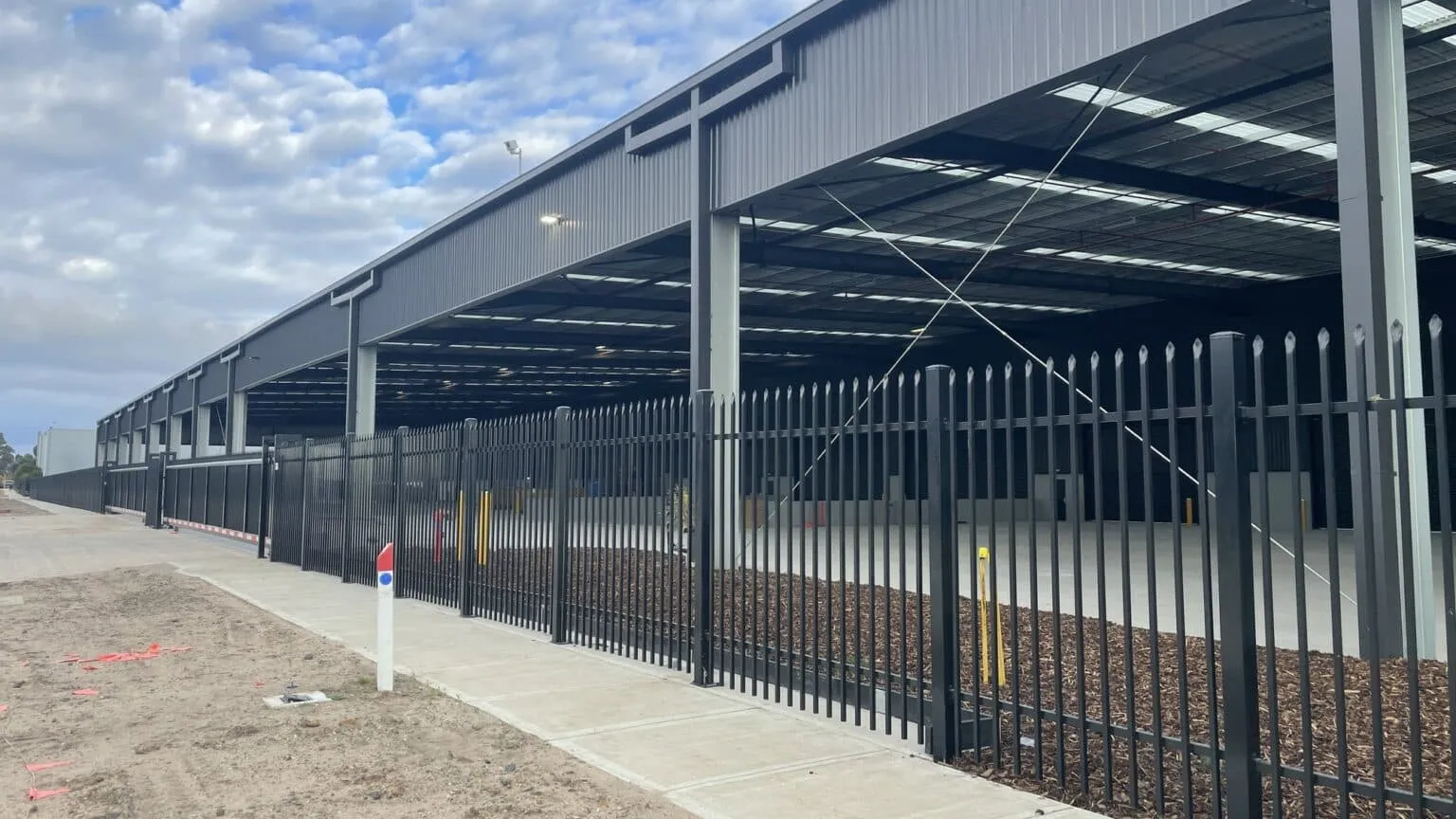 Steel Fence – Spear Picket Top And Flat Top Steel Fence